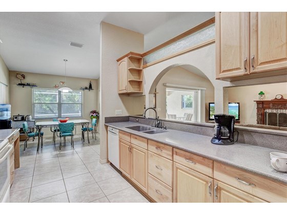 Kitchen with breakfast area - Single Family Home for sale at 1518 Bel Air Star Pkwy, Sarasota, FL 34240 - MLS Number is A4506654