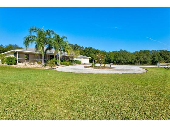 Side view - Single Family Home for sale at 1518 Bel Air Star Pkwy, Sarasota, FL 34240 - MLS Number is A4506654