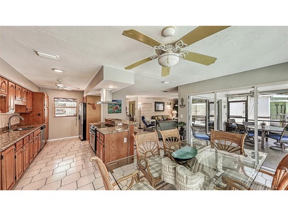 Open floor plan kitchen/dining room - Single Family Home for sale at 373 Avenida Madera, Sarasota, FL 34242 - MLS Number is A4510043
