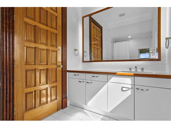 Master Suite North side upstairs unfurnished en suite - Single Family Home for sale at 6211 Gulf Of Mexico Dr, Longboat Key, FL 34228 - MLS Number is A4511733