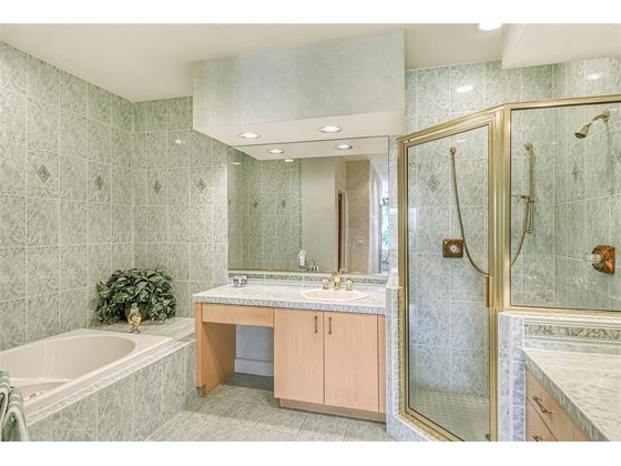 Master Bath Suite - Condo for sale at 370 A Gulf Of Mexico Dr #421, Longboat Key, FL 34228 - MLS Number is A4513966