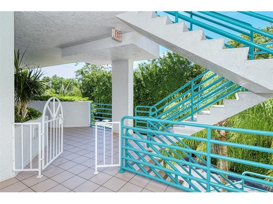 Courtyard Gate - Condo for sale at 370 A Gulf Of Mexico Dr #421, Longboat Key, FL 34228 - MLS Number is A4513966