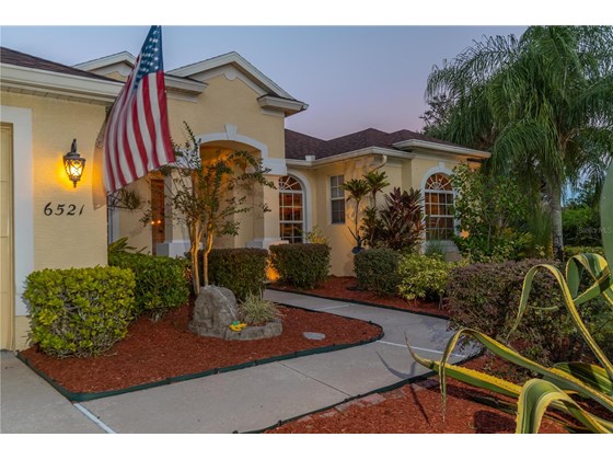 Graceful Curves Welcome you Home. - Single Family Home for sale at 6521 Sundew Ct, Lakewood Ranch, FL 34202 - MLS Number is A4514104