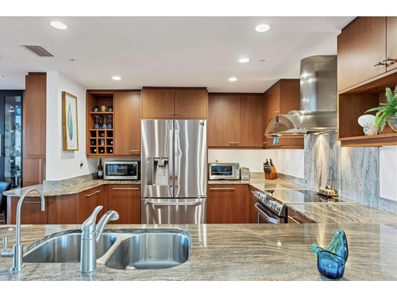 The updated kitchen is sparkling with the beautiful stone countertops and stainless appliances. - Condo for sale at 1255 N Gulfstream Ave #503, Sarasota, FL 34236 - MLS Number is A4519355