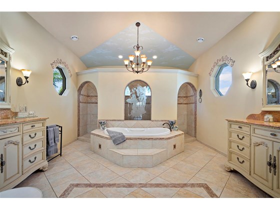 The grand en-suite is very inviting and makes getting ready for night on the town a breeze - Single Family Home for sale at 1012 Bayview Dr, Nokomis, FL 34275 - MLS Number is A4521028