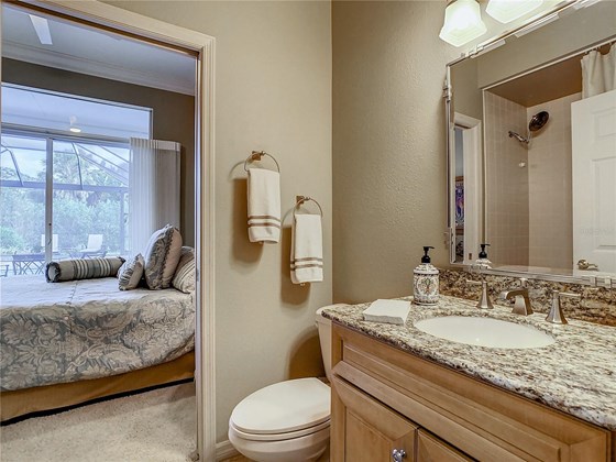 Guest bath with pocket door to bedroom which also has access to main living area for guest. - Single Family Home for sale at 319 Stone Briar Creek Dr, Venice, FL 34292 - MLS Number is A4522164