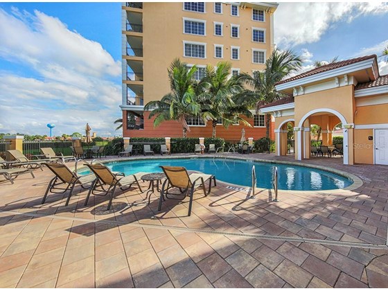Community pool - Condo for sale at 147 Tampa Ave E #702, Venice, FL 34285 - MLS Number is N6116949