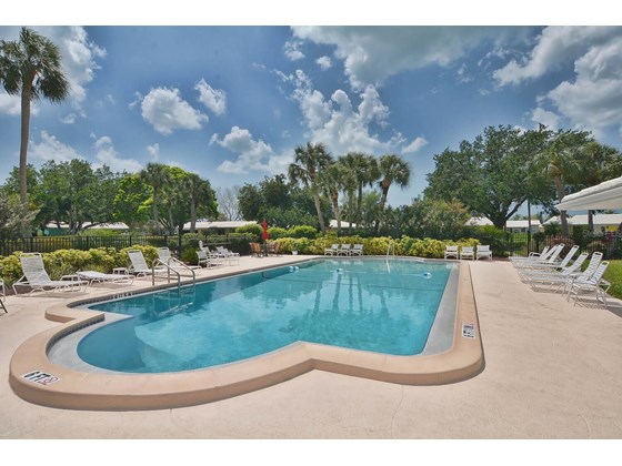Community pool - Single Family Home for sale at 19 Oakwood Dr N #19, Englewood, FL 34223 - MLS Number is N6118266