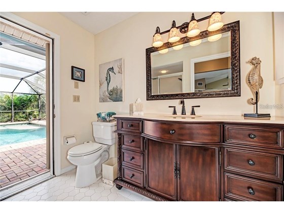 guest bath has updated vanity and serves as a pool bath - Single Family Home for sale at 10 Pine Ridge Way, Englewood, FL 34223 - MLS Number is N6118641